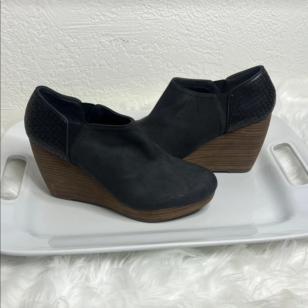 Dr. Scholls Dark Gray  Wedge Shoes